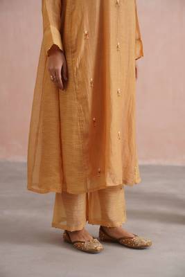 Peach embroidered chanderi kurta set with dupatta 4
