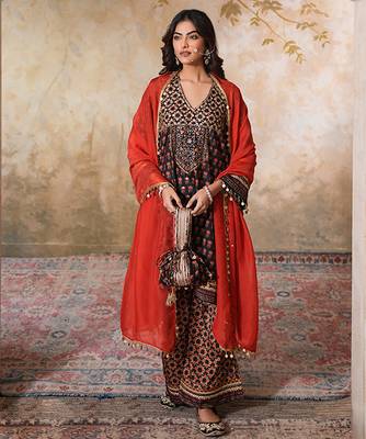 Black silk embroidered potli bag 3
