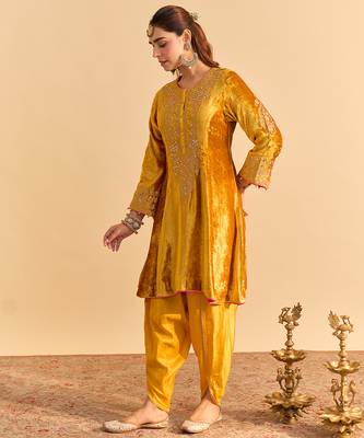 Yellow embroidered velvet kurta set 2
