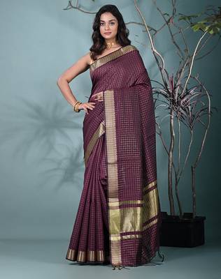 maroon catlon soft art silk saree with checkered pattern 1