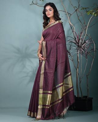 maroon catlon soft art silk saree with checkered pattern 2