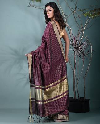 maroon catlon soft art silk saree with checkered pattern 3