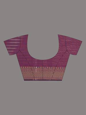 maroon catlon soft art silk saree with checkered pattern 5