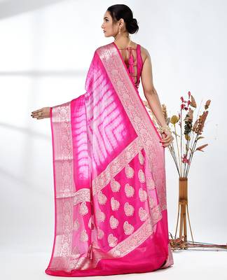 pink & white silk blend tie & dye saree with intricate border 3