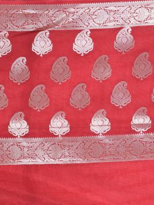 red & white silk blend tie & dye saree with intricate border 4
