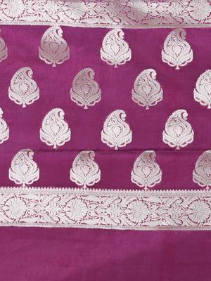grey & magenta silk blend tie & dye saree with intricate border 4