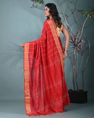 elegant red art silk saree with checkered design 3