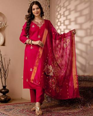 Red silk blend kurta set with dupatta 1