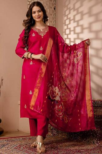 Red ethnic silk blend kurta set with dupatta