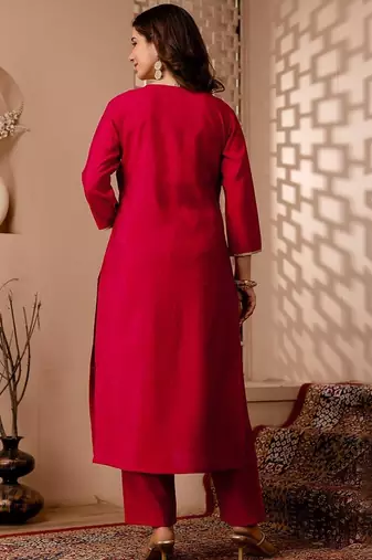 Red silk blend kurta set with dupatta