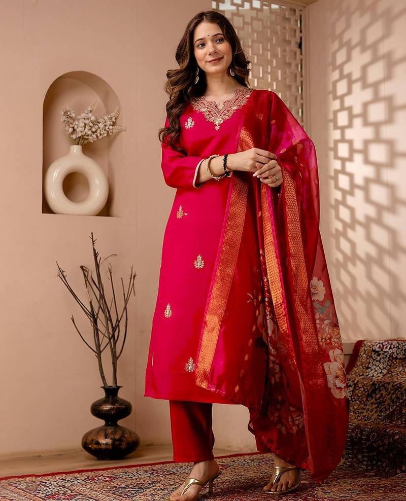 Red ethnic silk blend kurta set with dupatta