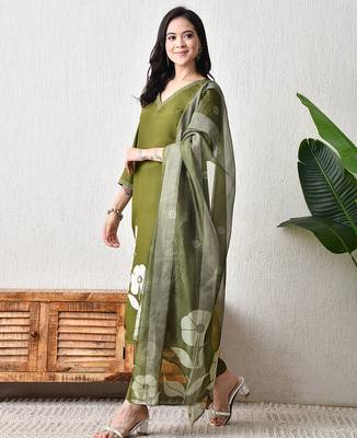 Mahendi roman silk kurta pant set 4