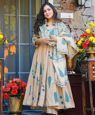 Off white muslin digital printed palazzo suit 3