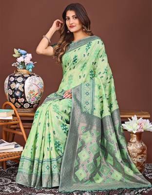 Green banarasi silk saree with blouse 2