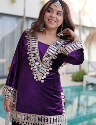 Purple velvet kurta pant set with batwa 4