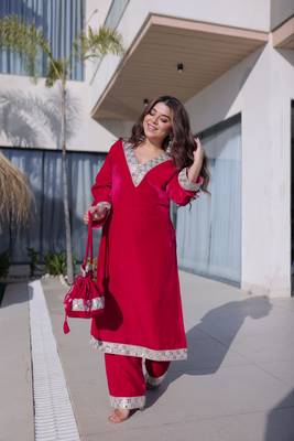 Pink velvet kurta pant set with batwa 4