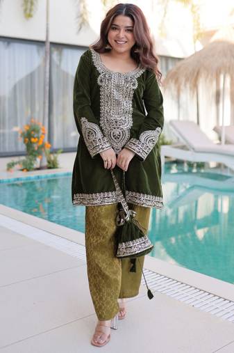 Mahendi velvet kurta pant set with batwa