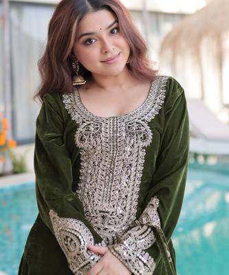 Mahendi velvet kurta pant set with batwa 3