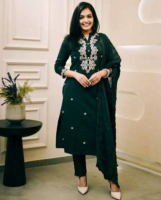 Green ethnic cotton silk kurta set with dupatta 1