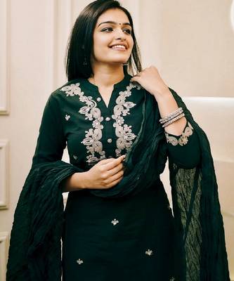 Green ethnic cotton silk kurta set with dupatta 3
