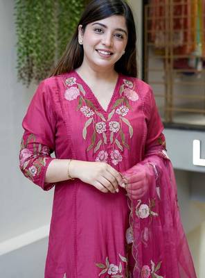 Pink chanderi embroidered kurta pant set 3