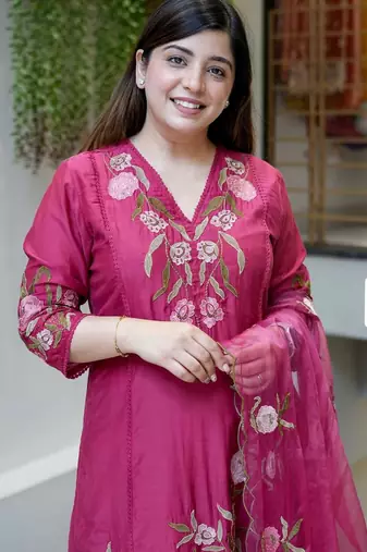 Pink chanderi embroidered kurta pant set