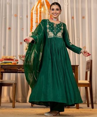 Green chanderi embroidered kurta pant set 3