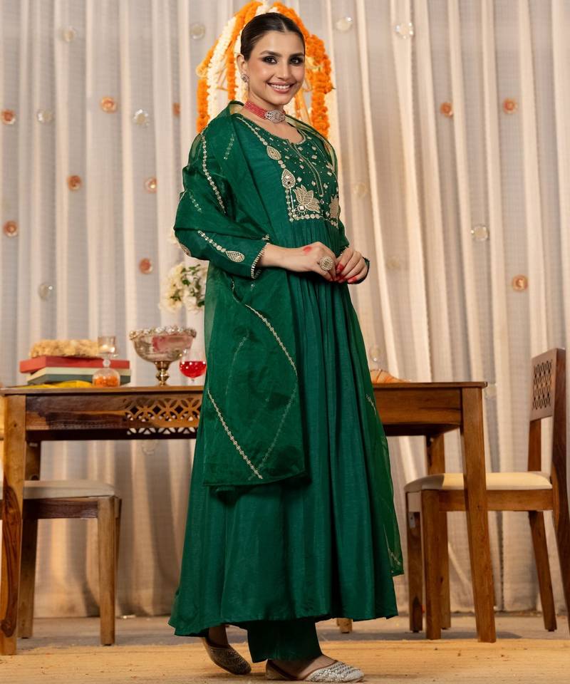 Green chanderi embroidered kurta pant set