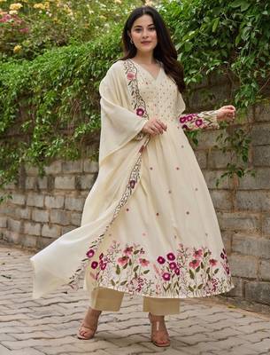 Cream chanderi embroidered kurta pant set 3