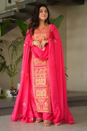 Gajri chinon embroidery work suit 