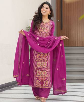 Magenta chinon embroidery suit  6