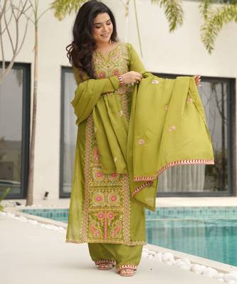 Perrot chinon embroidery suit  3