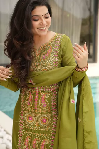 Perrot chinon embroidery suit 