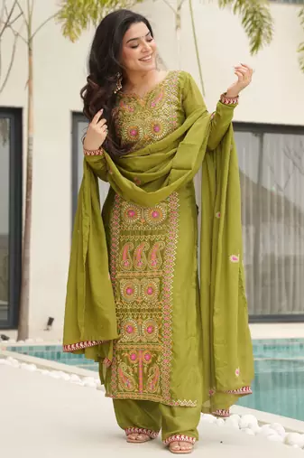 Perrot chinon embroidery suit 