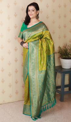 mahendi faux banarasi silk blend woven traditional saree 4