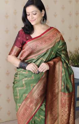 green faux banarasi silk blend woven traditional saree 3
