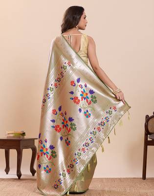pista soft silk blend woven saree 2