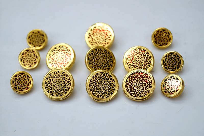 Thewa thirteen pieces button set