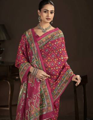 red crepe silk blend foil printed saree 3