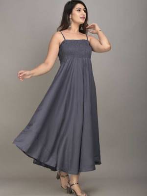 grey solid fit and flare maxi dress with shoulder straps 3