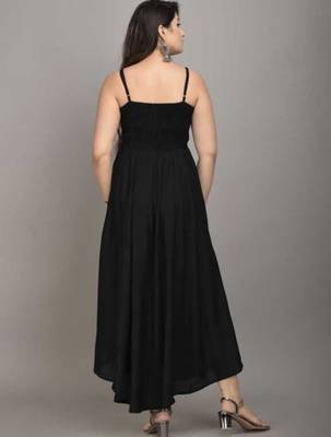 black solid fit and flare maxi dress with shoulder straps 3