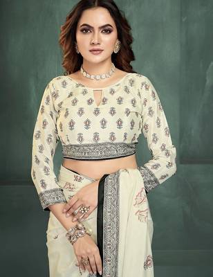 White or foil  printed saree with blouse 3