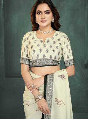 White or foil  printed saree with blouse 4