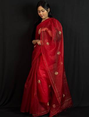 Red organza saree with hand embroidered work 5