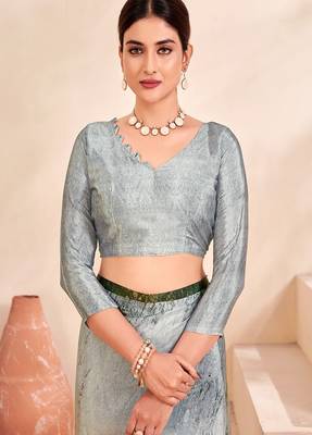grey floral printed faux crepe saree 4