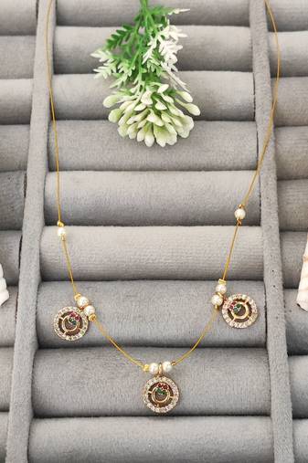 Invisible gold-plated triple pendant necklace with pearl detailing