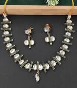 kundan necklace set with green accents and pearl detailing