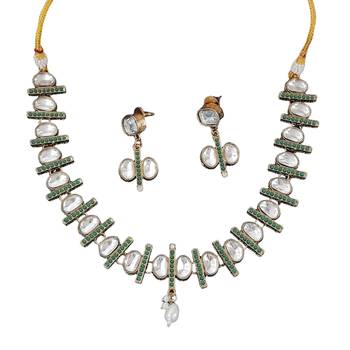 kundan necklace set with green accents and pearl detailing 3