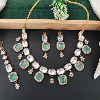 kundan style necklace set with emerald green stones 1