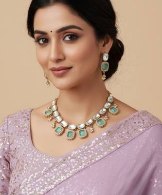 kundan style necklace set with emerald green stones 2